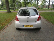 Toyota Yaris - 1.4 D-4D Sol airco.stuurbekr.electr.ramen.deurvergrendeling