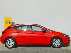 Opel Astra - 1.4 Business+ 150 pk Navigatie / AGR comfortstoelen / Parkeersensoren voor + achter / D