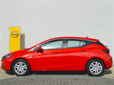 Opel Astra - 1.4 Business+ 150 pk Navigatie / AGR comfortstoelen / Parkeersensoren voor + achter / D - 1