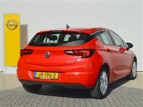 Opel Astra - 1.4 Business+ 150 pk Navigatie / AGR comfortstoelen / Parkeersensoren voor + achter / D - 1