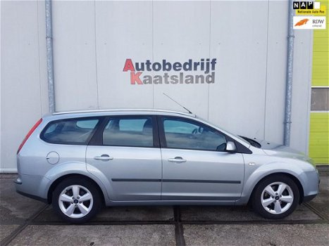 Ford Focus Wagon - 1.6-16V Futura - 1