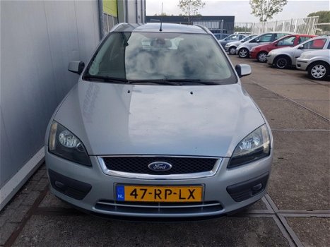 Ford Focus Wagon - 1.6-16V Futura - 1