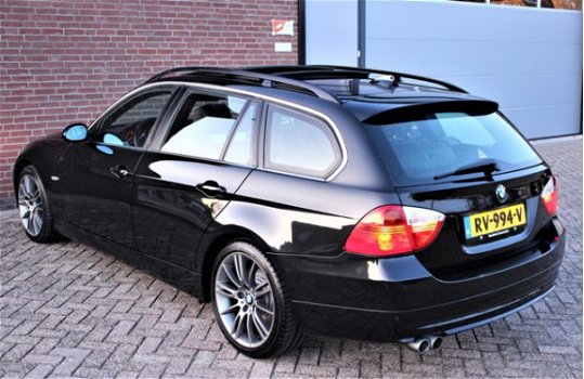 BMW 3-serie Touring - 325d 3.0 High Executive Panoramadak Sportleer M-velgen 18