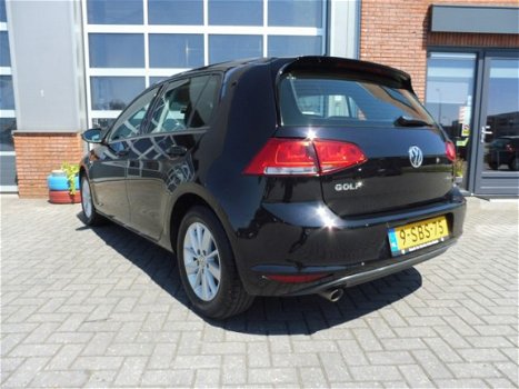 Volkswagen Golf - 1.6 TDI COMFORTLINE BLUEMOTION licht metaal navigatie 5 deurs - 1