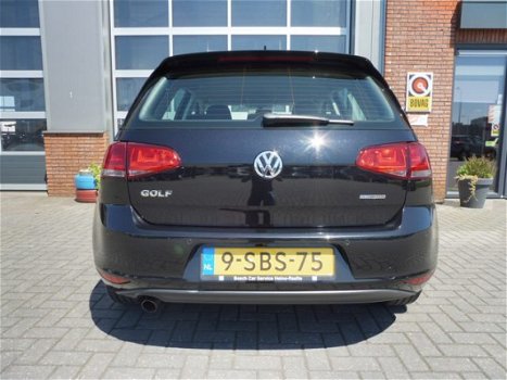 Volkswagen Golf - 1.6 TDI COMFORTLINE BLUEMOTION licht metaal navigatie 5 deurs - 1