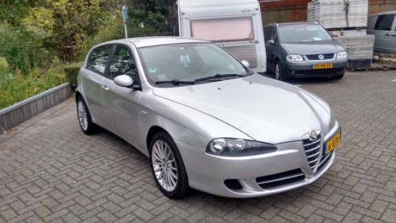 Alfa Romeo 147 - 1.6 T.Spark Veloce Progression - 1