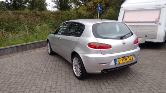 Alfa Romeo 147 - 1.6 T.Spark Veloce Progression - 1