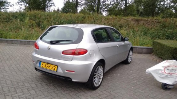 Alfa Romeo 147 - 1.6 T.Spark Veloce Progression - 1