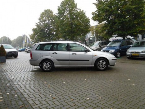 Ford Focus Wagon - 1.6-16V Futura - 1