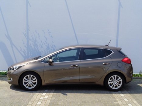 Kia Cee'd - 1.6 GDI Super Pack Premium - 1