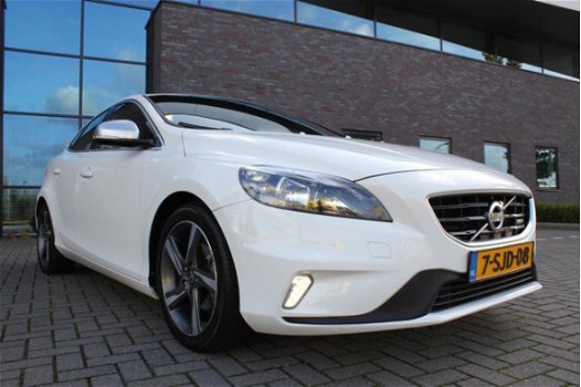 Volvo V40 - 1.6 D2 R-Design - 1