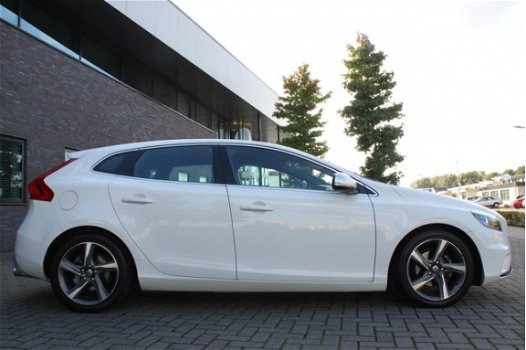 Volvo V40 - 1.6 D2 R-Design - 1