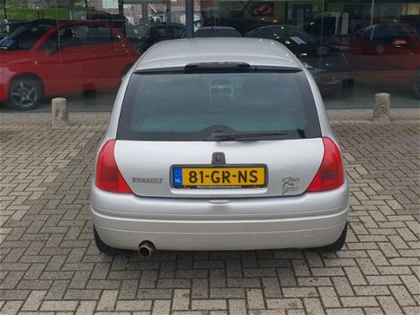 Renault Clio - 2.0-16V RS Wolf in schaapskleren - 1