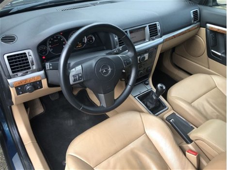 Opel Vectra Wagon - 2.2-16V Executive Aut. Airco | Cruise Control | Navigatie | Xenon | Lederen bekl - 1
