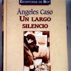 Ángeles Caso  -  Un Largo Silencio   (Hardcover/Gebonden)  Spaanstalig
