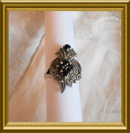 Mooie zilveren ring met zwarte steentjes - nr. 1