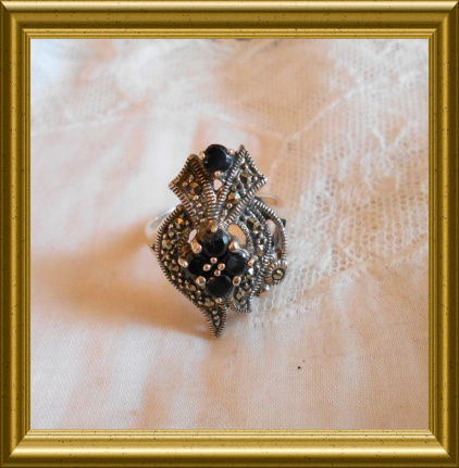 Mooie zilveren ring met zwarte steentjes - Afbeelding 4