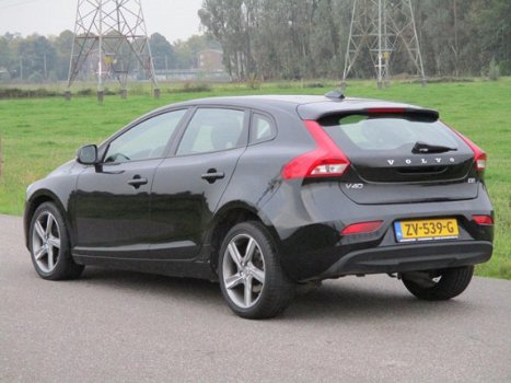 Volvo V40 - 2.0 D2 Momentum Met ECC/Led/Navigatie/Camera - 1