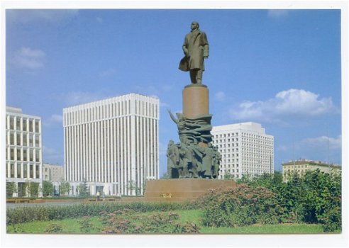 N038 Monument lenin in oktyabrskaya Square / Rusland - 1
