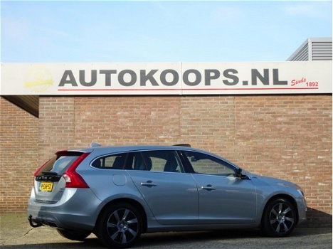 Volvo V60 - 2.4 D6 AWD Aut6 Plug-In Hybrid Summum | BTW Vrij/Marge | Climatronic | Navigatie | Leder - 1