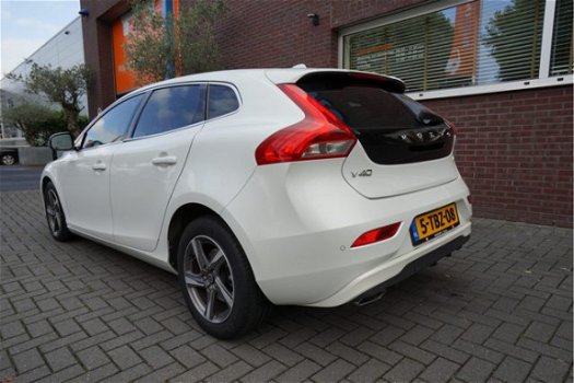 Volvo V40 - 1.6 D2 Summum Navi Clima Cruise PDC Actie - 1