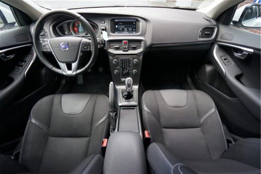 Volvo V40 - 1.6 D2 Summum Navi Clima Cruise PDC Actie - 1