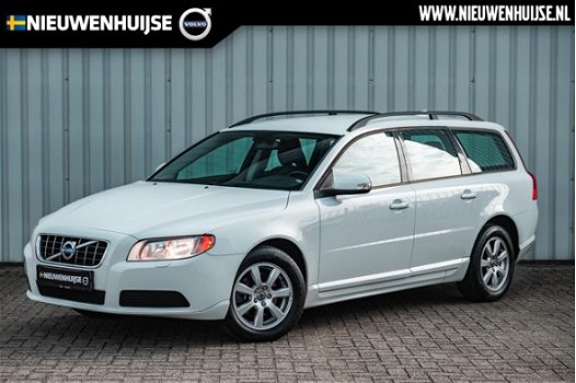 Volvo V70 - T4 180 pk Automaat / Trekhaak/ Cruise Control/ 1600KG geremd - 1