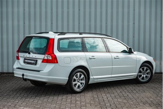 Volvo V70 - T4 180 pk Automaat / Trekhaak/ Cruise Control/ 1600KG geremd - 1