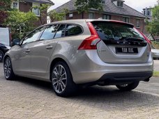 Volvo V60 - 1.6 T3 Kinetic Navi PDC 18Inch. incl. LM Winterset