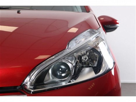 Peugeot 208 - 5-DRS 1.2 PureTech 110PK Signature | NAVI | AIRCO | PDC | REGEN-/LICHTSENSOR | LED | - 1