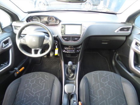 Peugeot 2008 - 1.2 PureTech 82pk Style NAVIGATIE en PANORAMA en CLIMATE - 1