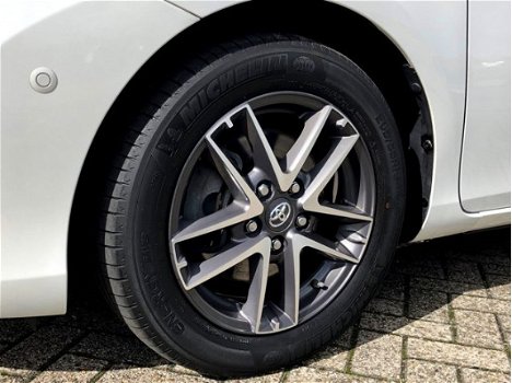 Toyota Auris Touring Sports - 1.8 Hybrid Lease Sport. Leer, navi / camera, Pano dak, dealeronderhoud - 1