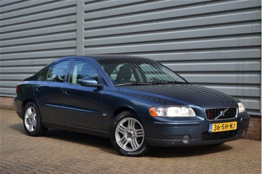 Volvo S60 - 2.4 D5 Kinetic Aut. Leder Airco Trekhaak Pdc + Inruil Mogelijk - 1