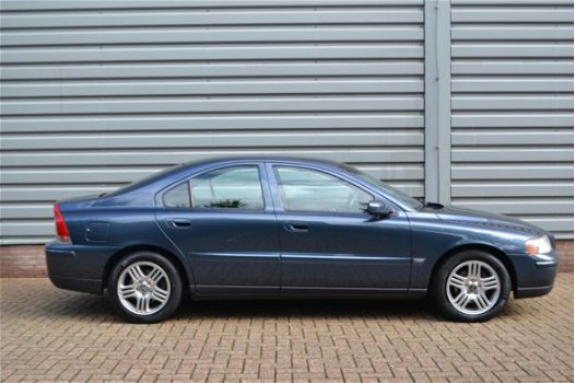 Volvo S60 - 2.4 D5 Kinetic Aut. Leder Airco Trekhaak Pdc + Inruil Mogelijk - 1