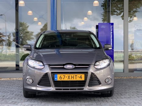 Ford Focus - 1.0 EcoBoost Titanium | Wegklapbare trekhaak | Climate Control | Voorruitverwarming | P - 1