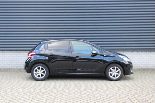 Peugeot 208 - 1.2 PureTech 82PK 5D Style / cruise contr. Navi - 1