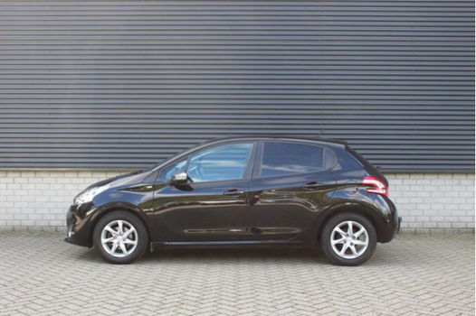 Peugeot 208 - 1.2 PureTech 82PK 5D Style / cruise contr. Navi - 1