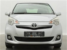 Toyota Verso S - 1.3 VVT-i Aspiration UM40146 | Automaat | Pano | Cruise | Climate | Camera | CD | L