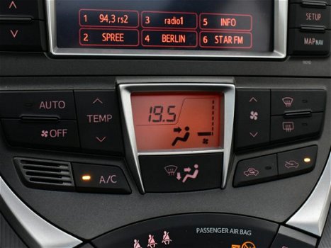 Toyota Verso S - 1.3 VVT-i Aspiration UM40146 | Automaat | Pano | Cruise | Climate | Camera | CD | L - 1