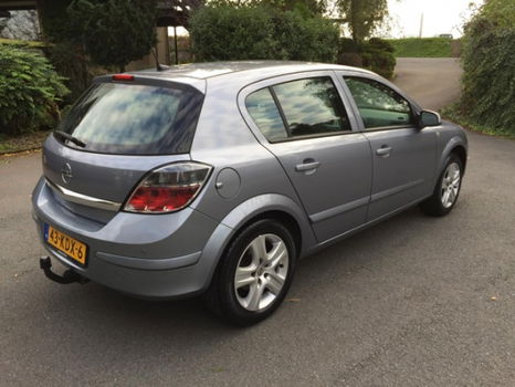 Opel Astra - 1.6 Edition Met Navi, Trekhaak en Nwe APK - 1