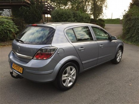 Opel Astra - 1.6 Edition Met Navi, Trekhaak en Nwe APK - 1