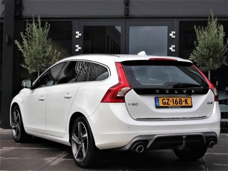 Volvo V60 - D6 AWD Hybrid Aut. R Design Schuifdak/ 7% bijtelling/ Trekhaak - 1