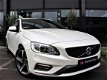 Volvo V60 - D6 AWD Hybrid Aut. R Design Schuifdak/ 7% bijtelling/ Trekhaak - 1 - Thumbnail