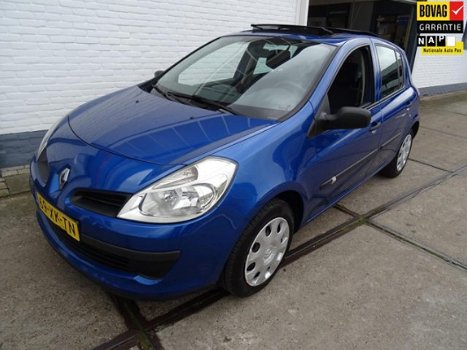 Renault Clio - 1.4-16V Business Line - 1