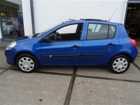 Renault Clio - 1.4-16V Business Line - 1