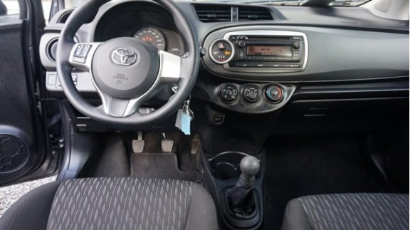 Toyota Yaris - 1.0 VVT-i Now 5deurs 1e eigenaar 53269kilometers aantoonbaar nl auto met airco - 1