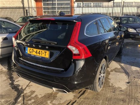 Volvo V60 - D6 AWD Twin Engine Momentum - 1