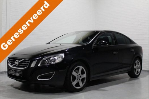 Volvo S60 - T4 180 pk Automaat Kinetic Navi, Cruise control, PDC, Trekhaak, Slechts 109 dkm NAP - 1