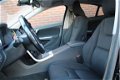 Volvo S60 - T4 180 pk Automaat Kinetic Navi, Cruise control, PDC, Trekhaak, Slechts 109 dkm NAP - 1 - Thumbnail