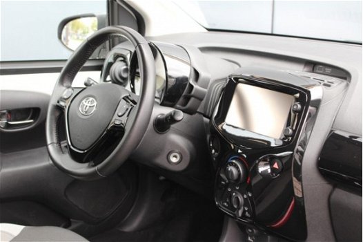 Toyota Aygo - 1.0 VVT-i X-Cite Aut. | Navigatie | Airco | Camera | Lm-wielen | LED | - 1